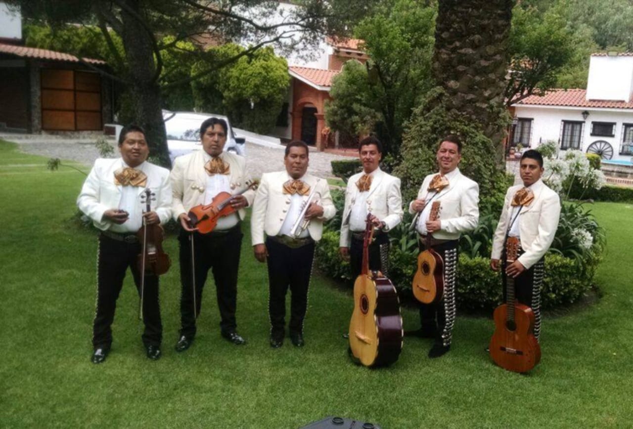 Mariachi Amanecer Tapatío en presentación